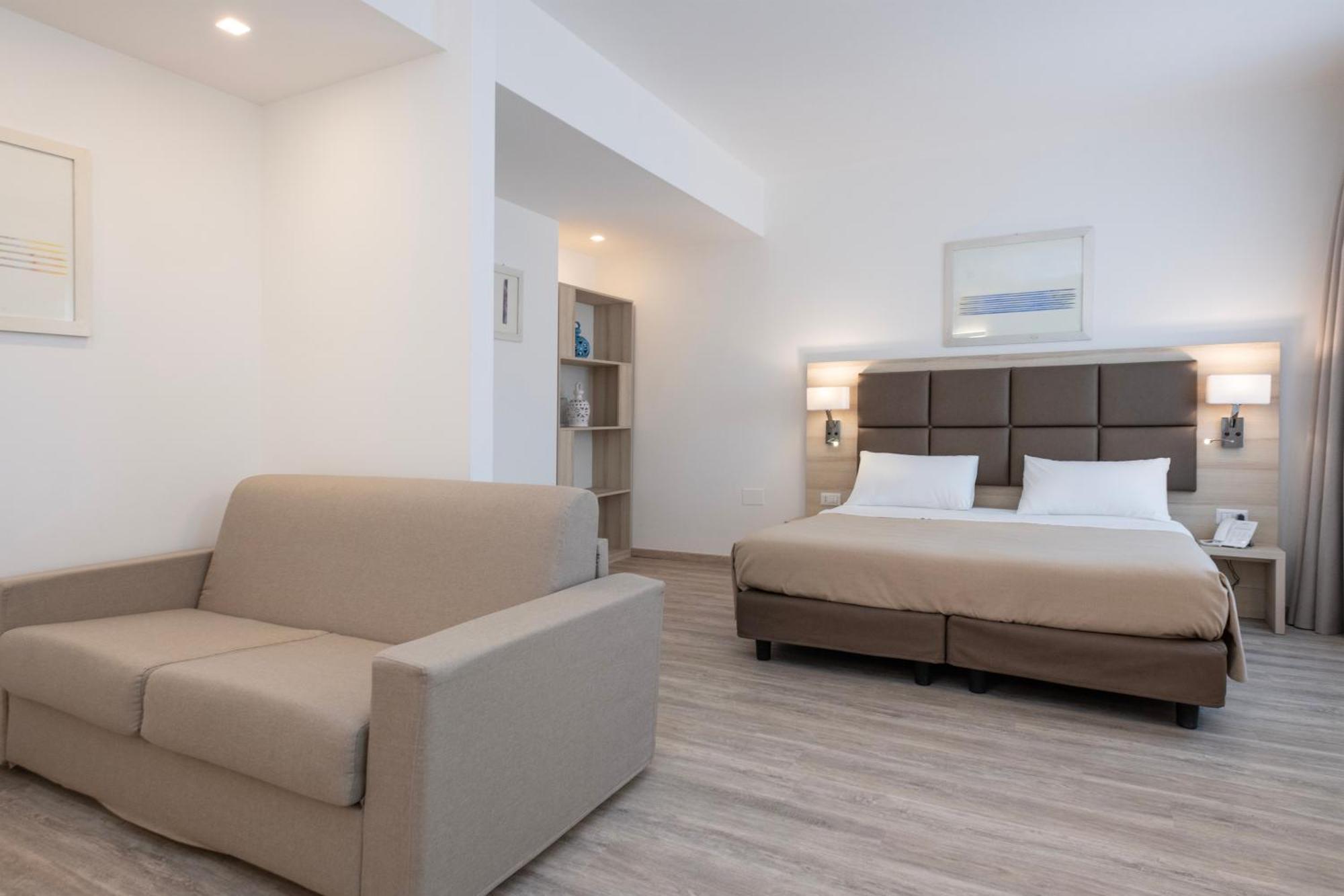 Hotel Albània 3*